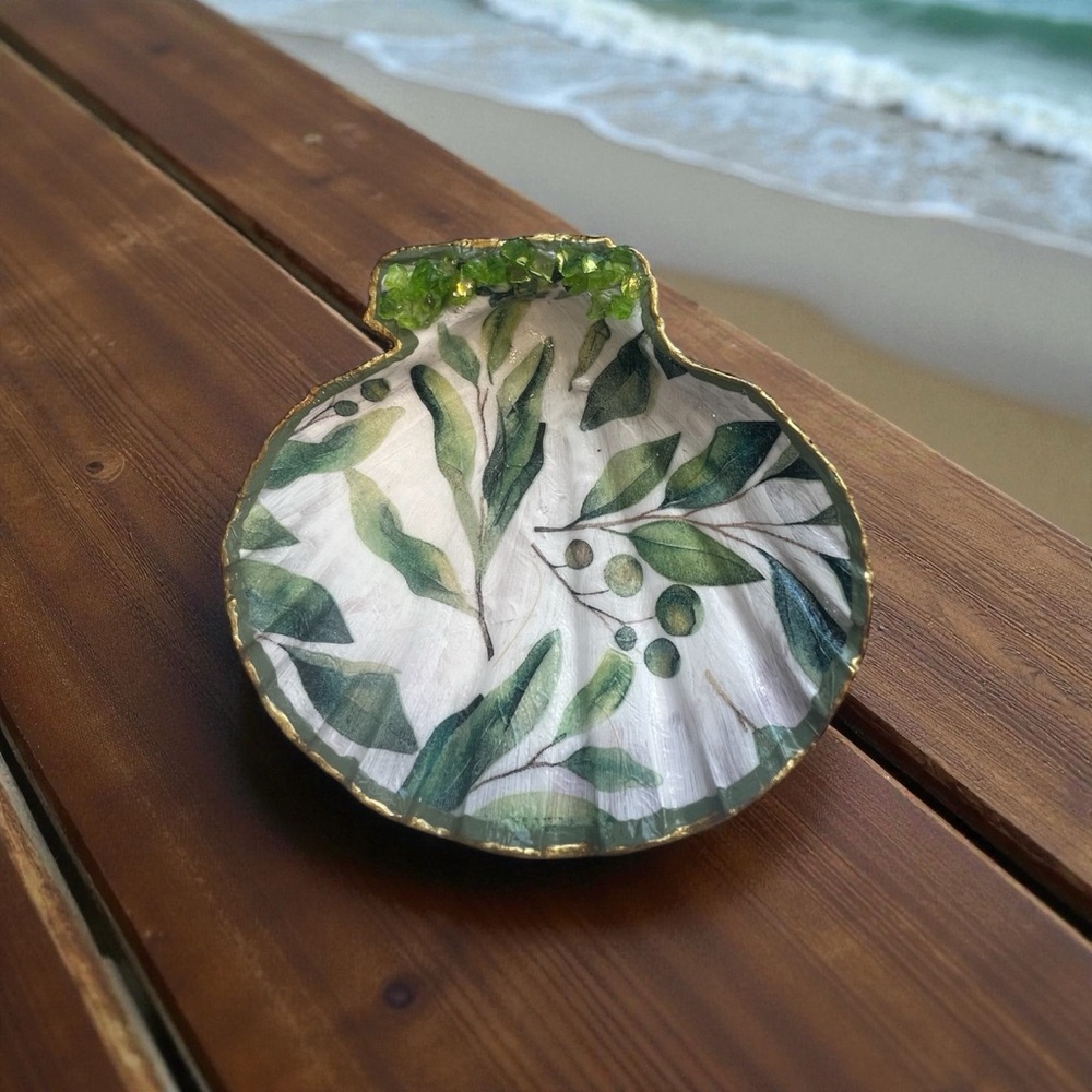 Leaf Patterned Decorative Shell Dish